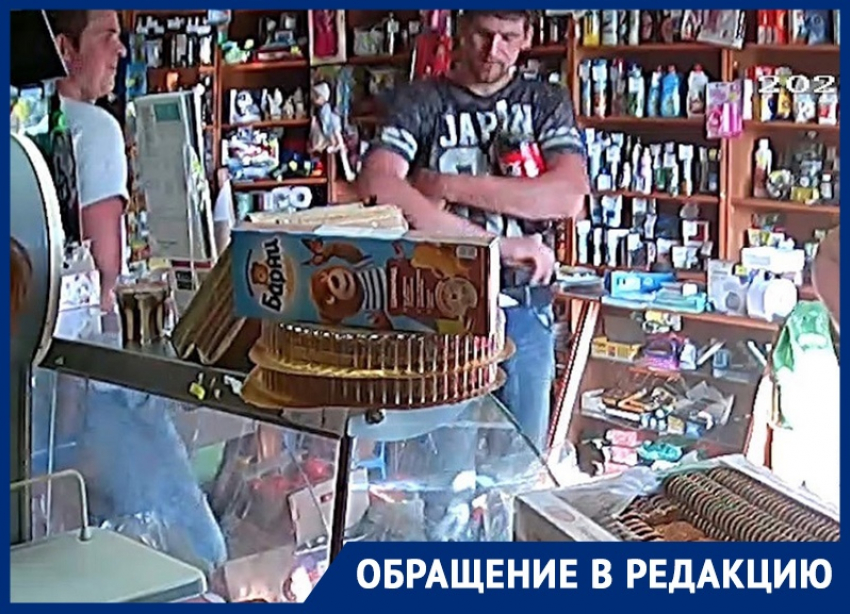 Неизвестные вынесли ящик с пожертвованиями из сельского магазина в Воронежской области