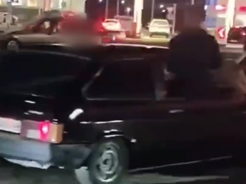 Массовый автомобильный кураж с пассажирами на крыше закончился плачевно для воронежцев 