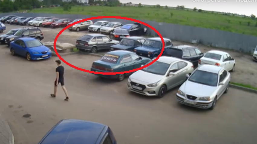 Эпичное ДТП на парковке показали в Воронеже 