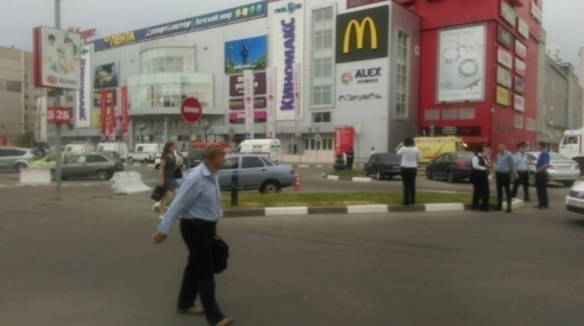 Девушка, пойманная на краже, «заминировала» торговый центр в Воронеже 