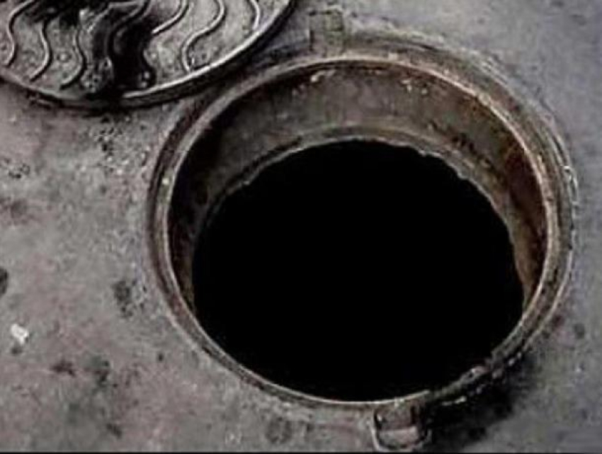 Тело мужчины в шахте теплосети нашли в Воронежской области