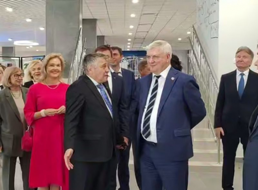 О будущем почетном карауле школьников у музея-диорамы рассказал воронежский губернатор