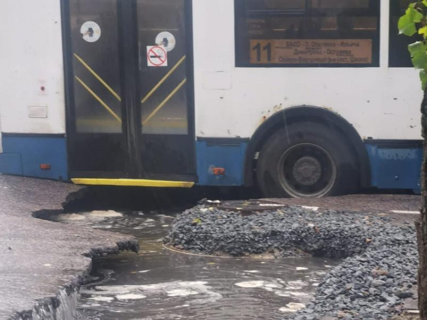 Дорогу на Циолковского будут ремонтировать после упавшего в яму троллейбуса