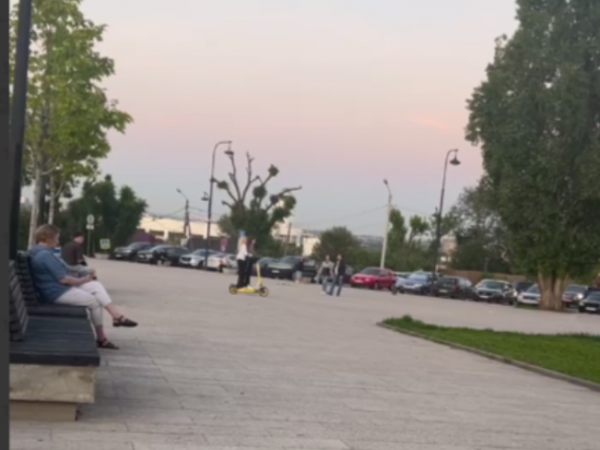 Самокатный произвол сняли на видео в центре Воронежа
