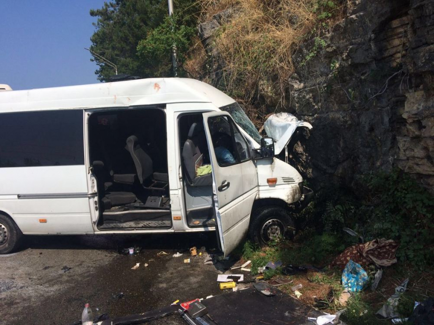 Воронежские студентки попали в страшную автокатастрофу в Абхазии, где пострадало 27 человек