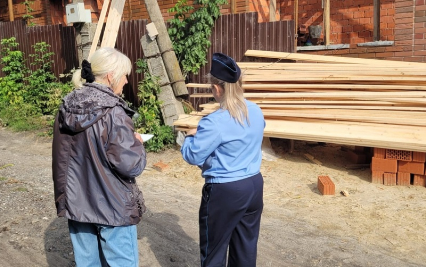 Приставы заморозили стройку жилого дома в Воронеже из-за 73-летней бабушки