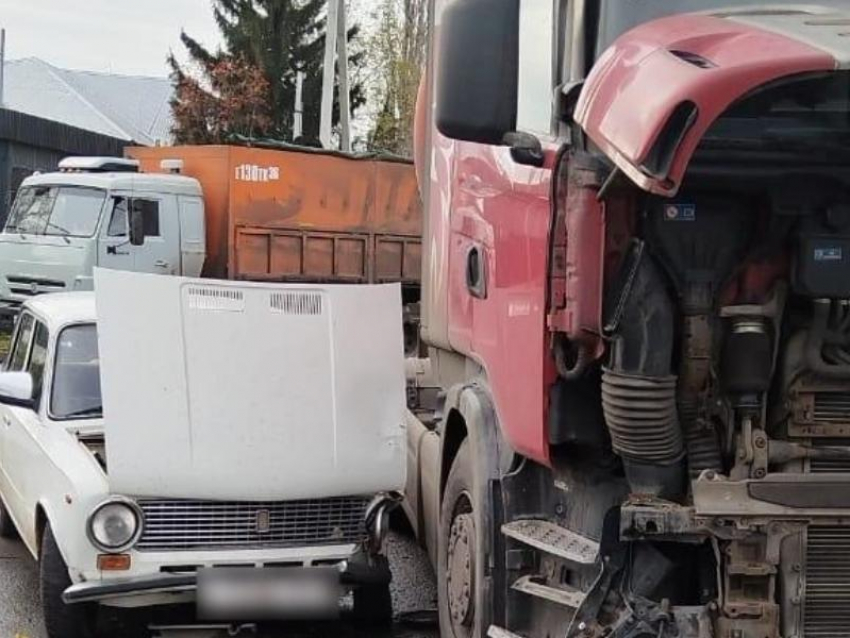 10-летняя девочка пострадала в жуткой аварии с фурой в Воронежской области