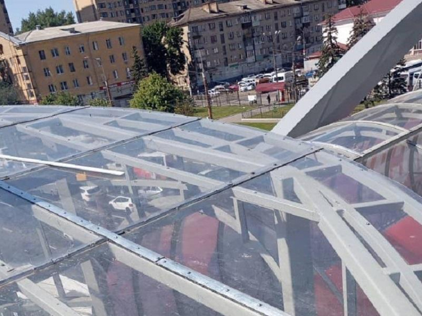 Мэрия показала, как устраняют дефекты на недавно отремонтированном переходе у автовокзала в Воронеже