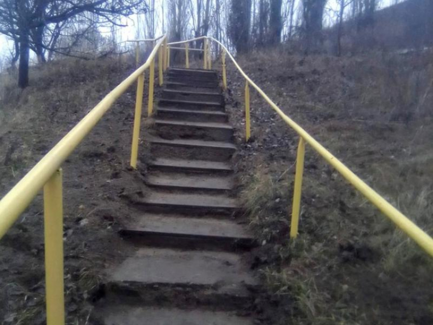 Жертвой человеческой жадности стала нагорная лестница в центре Воронежа