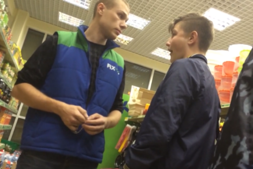 В сети опубликовали «пацанские разборки» в магазине дешевых товаров в Воронеже