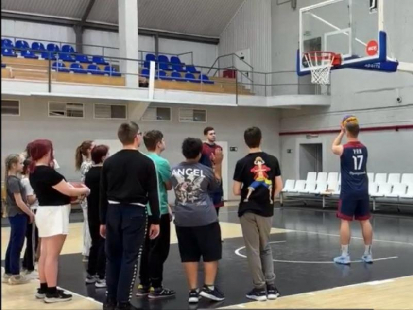 Спортивную акцию для воспитанников детдома провели воронежские благотворители 