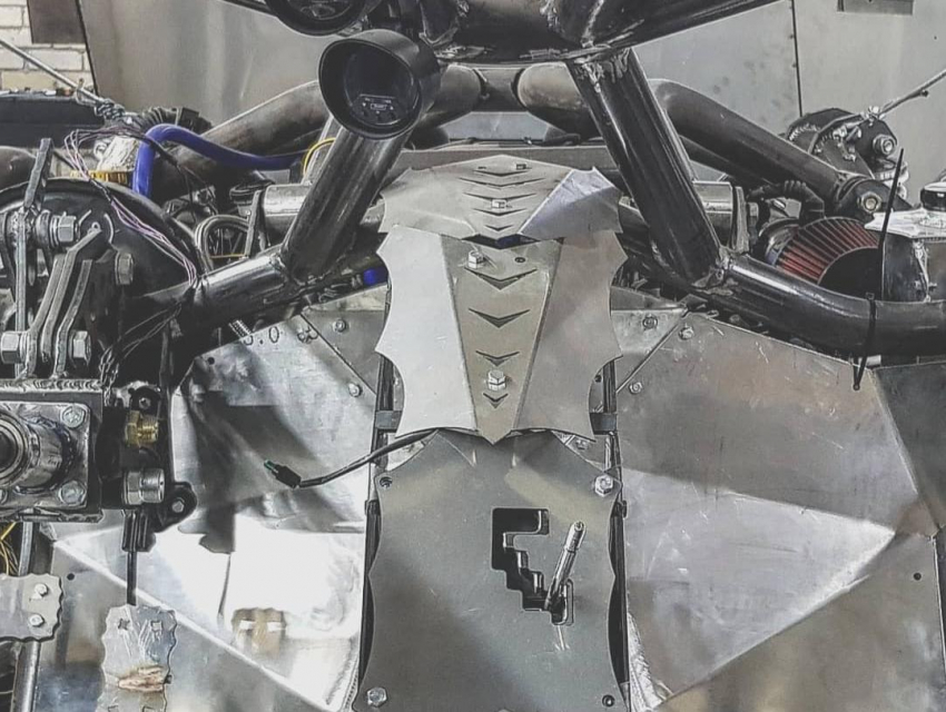 Вид из кабины народной версии Cybertruck показал мастер из Воронежа