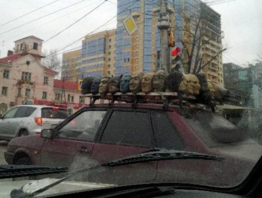 В Воронеже сфотографировали машину «охотника за головами» с трофеями