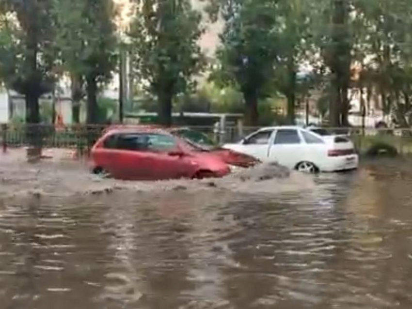 Последствия июньского ливня показали воронежцы