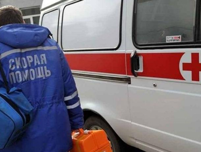 В Воронеже машина без водителя насмерть сбила женщину