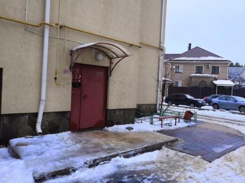 Подъезд для любителей боли появился в Воронеже 
