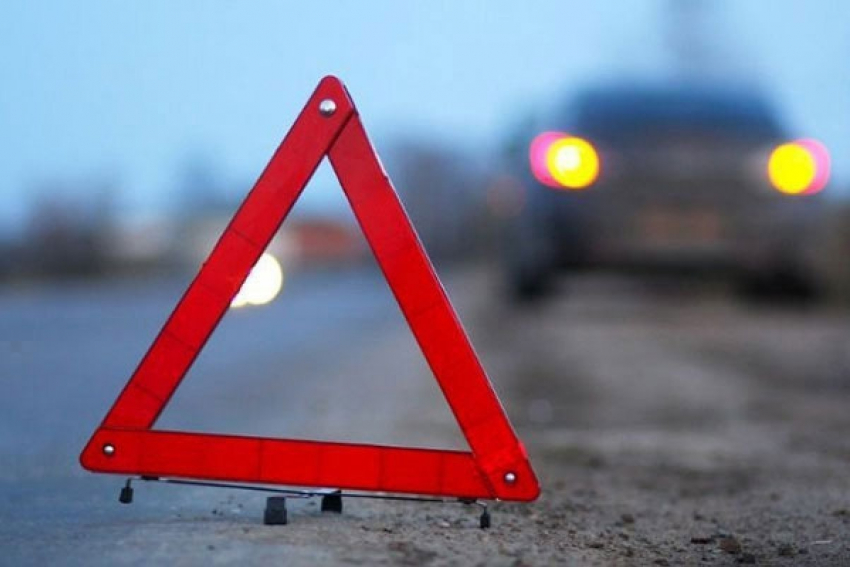В опрокидывании микроавтобуса под Воронежем пострадали 8 пассажиров