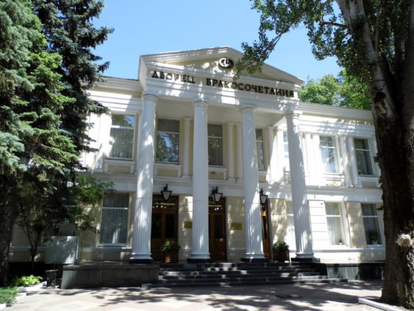 Воронежские загсы стали работать по измененному графику