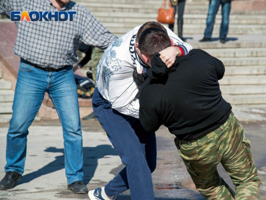 Посиделка разнорабочих закончилась командным избиением старшего товарища в Воронежской области 