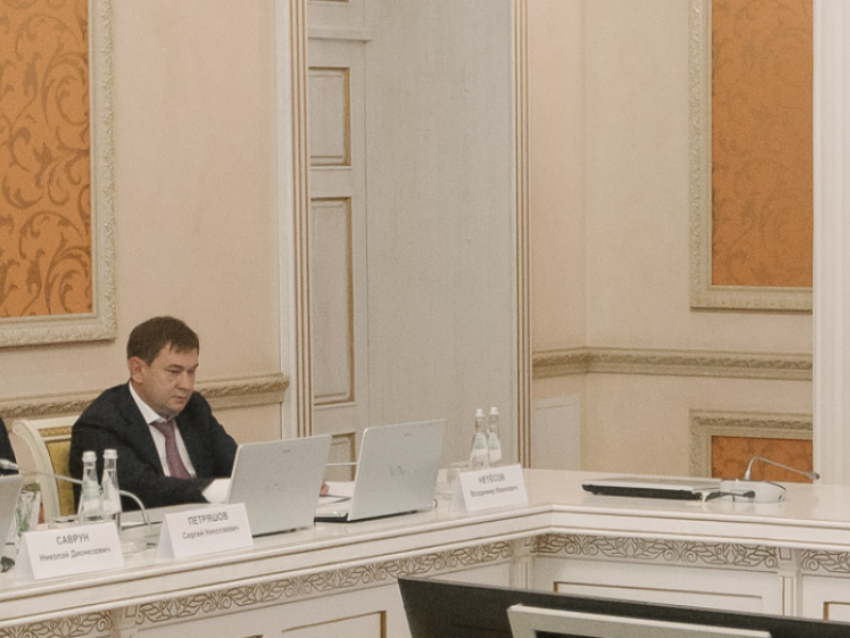 В комфортных условиях приходится сидеть Владимиру Нетесову
