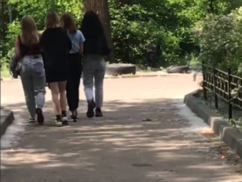 Опасные шалости подростков попали на видео в Воронеже