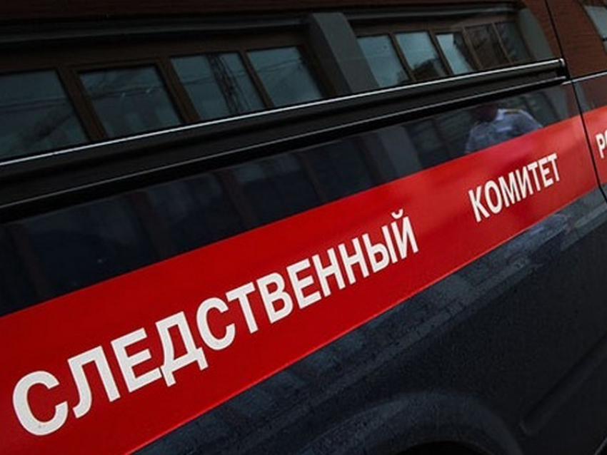 Тело 57-летнего мужчины нашли под окнами больницы в Воронеже