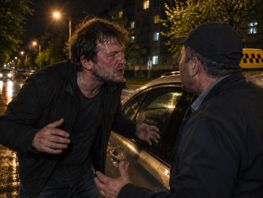 Спустя полтора года полицейские задержали воронежца, избившего и ограбившего таксиста