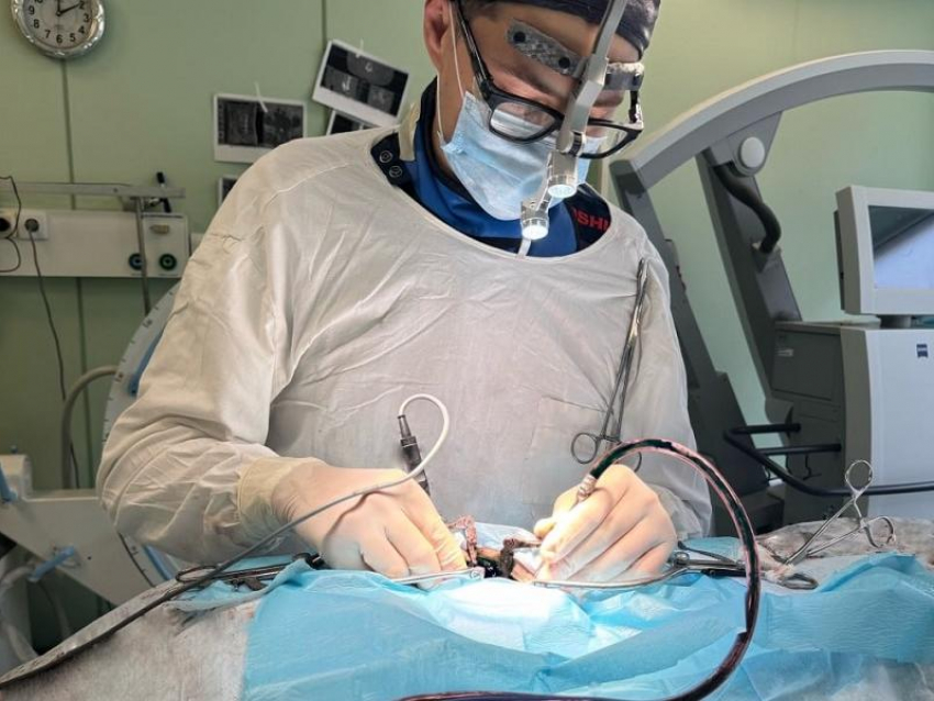 Врачи извлекли осколок пули из парня в миллиметрах от его спинного мозга в Воронеже