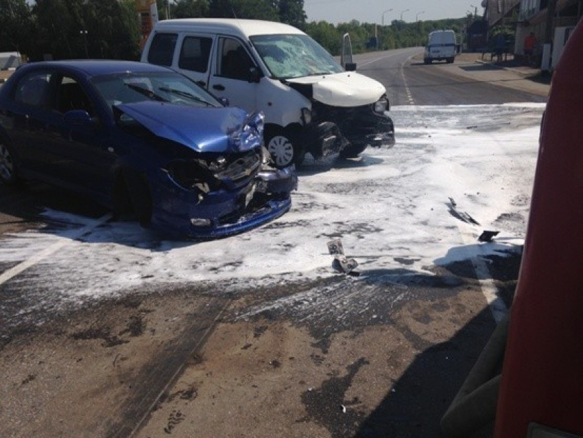 В Воронежской области два человека после ДТП попали в больницу