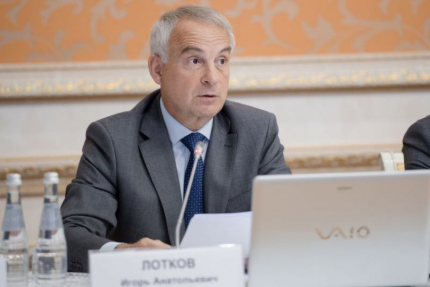 Любитель бережливого управления и вице-губернатор Игорь Лотков отмечает 62-летие в Воронеже