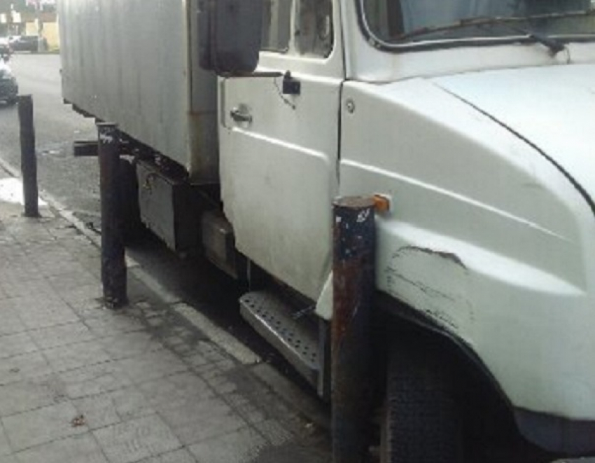 Воронежцы высмеяли «мастера парковки» на «Бычке»