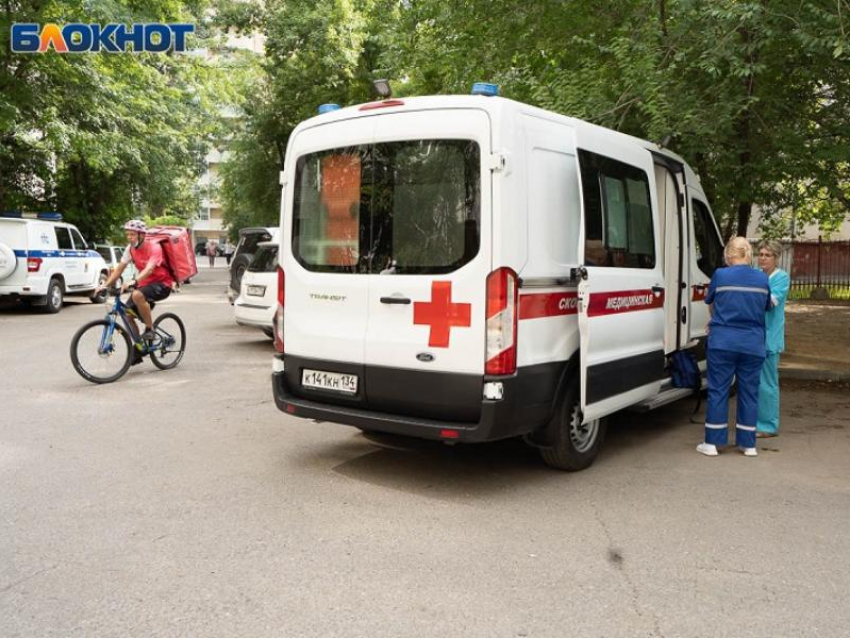 Воронежец получил тяжелые травмы, попытавшись накачать заднее колесо ЗИЛа