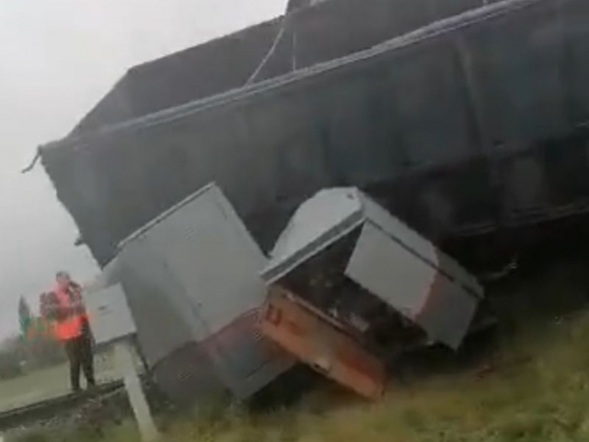 Стало известно, кто виноват в столкновении грузовика и поезда в Воронежской области 