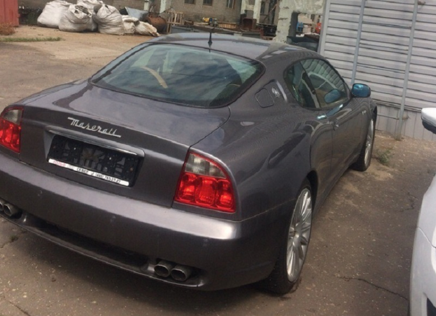 Брошенный хозяином Maserati Coupe нашли на Дорожной в Воронеже