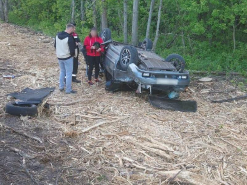 Пьяный водитель перевернул машину в Воронежской области 