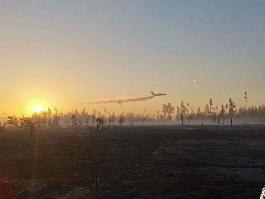 Самолёт Ил-76 и вертолет Ми-8 привлекли к тушению пожара в Ямном