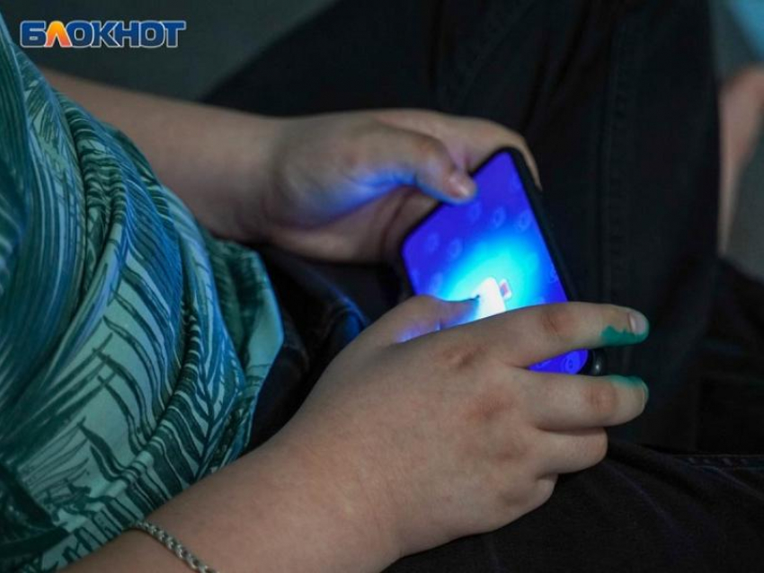 Детям запретят пользоваться телефонами в воронежских школах