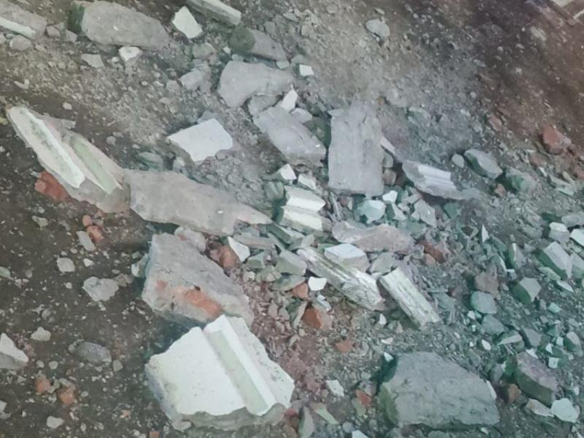 Инцидент с рухнувшей лепниной жилого дома в центре Воронежа прокомментировали в УК