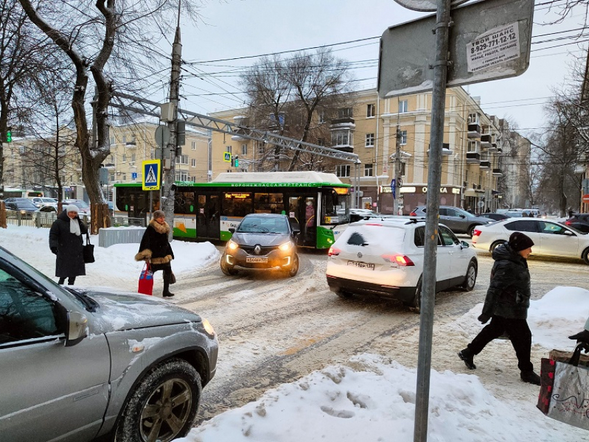 Причину транспортного ада в Воронеже раскрыли чиновники мэрии 