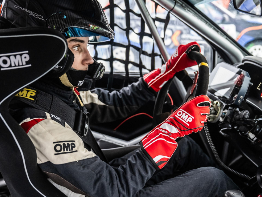 Воронежский гонщик одержал победу на этапе чемпионата России по ледовым гонкам 