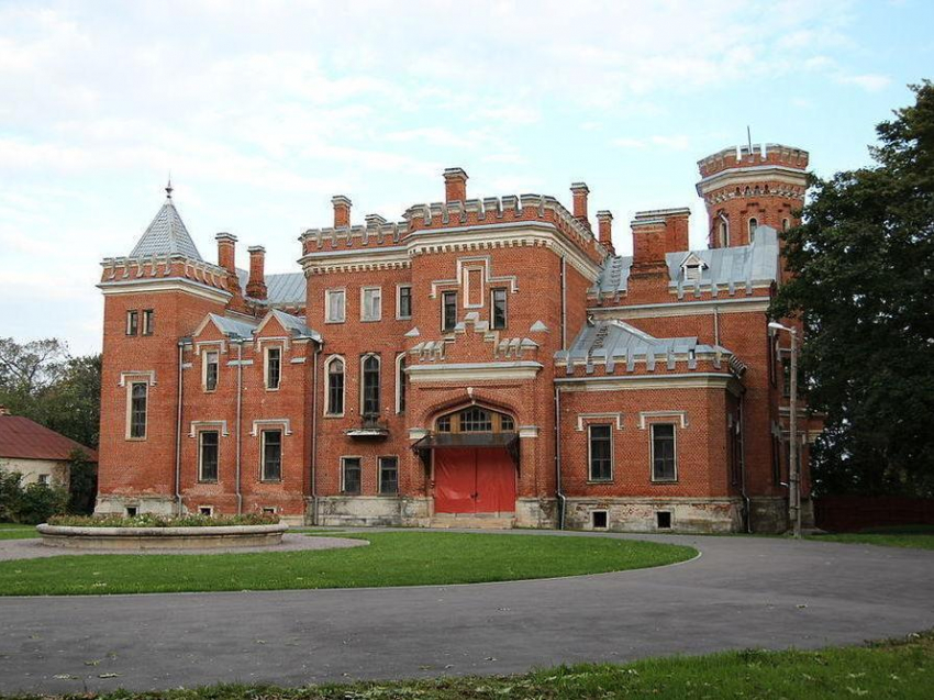 Архитекторы сохранят старинные ворота в замке принцессы Ольденбургской под Воронежем 