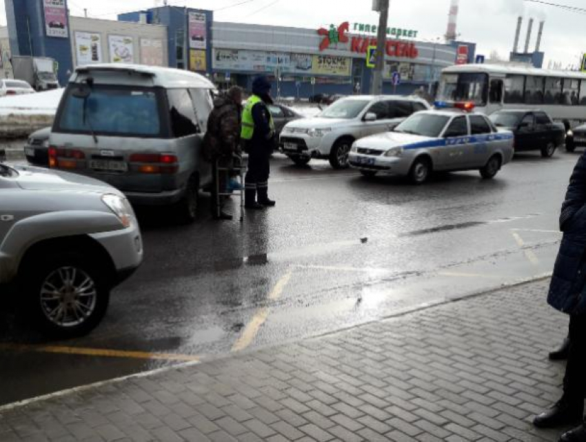 В Воронеже инвалид сбил девушку на пешеходном переходе