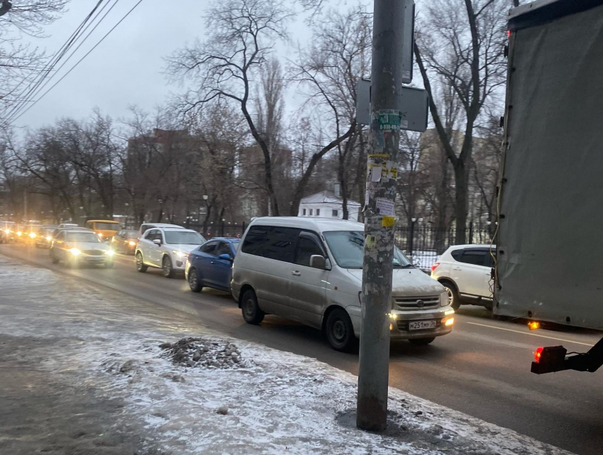 Невыносимые пробки вернулись в Воронеж с первым рабочим днем 2021 года