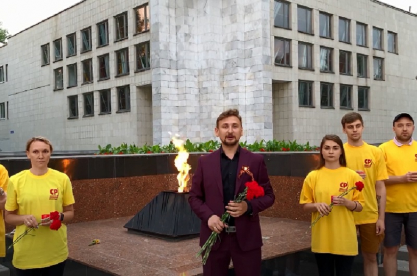 "Справедливая Россия» зажгла «Свечи памяти» в Воронеже