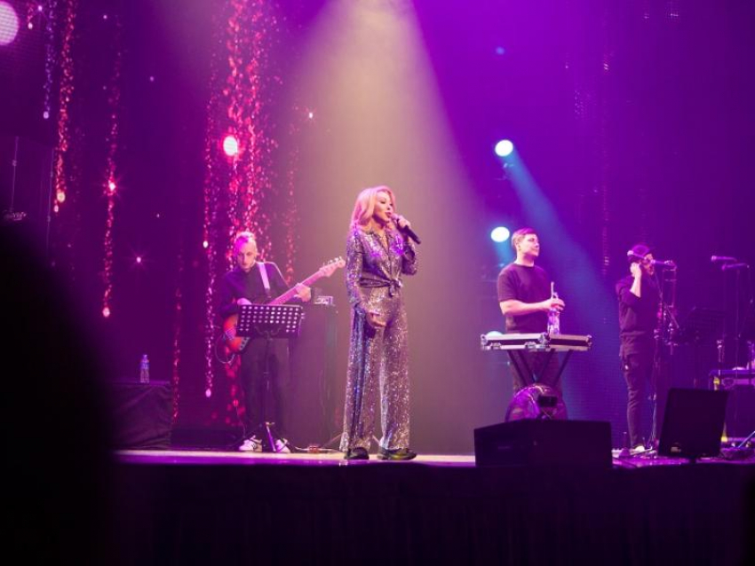 Любовь Успенская на концерте в Воронеже: «Россия — самая достойная страна»