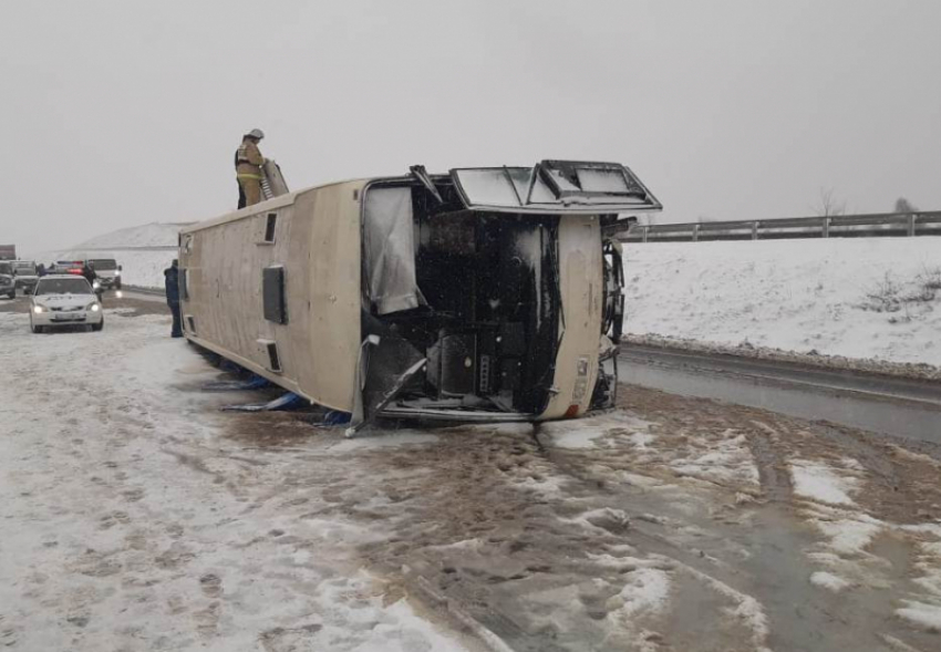 За рулем перевернувшегося на М4 «Дон» автобуса с 26 пассажирами был гражданин Украины 