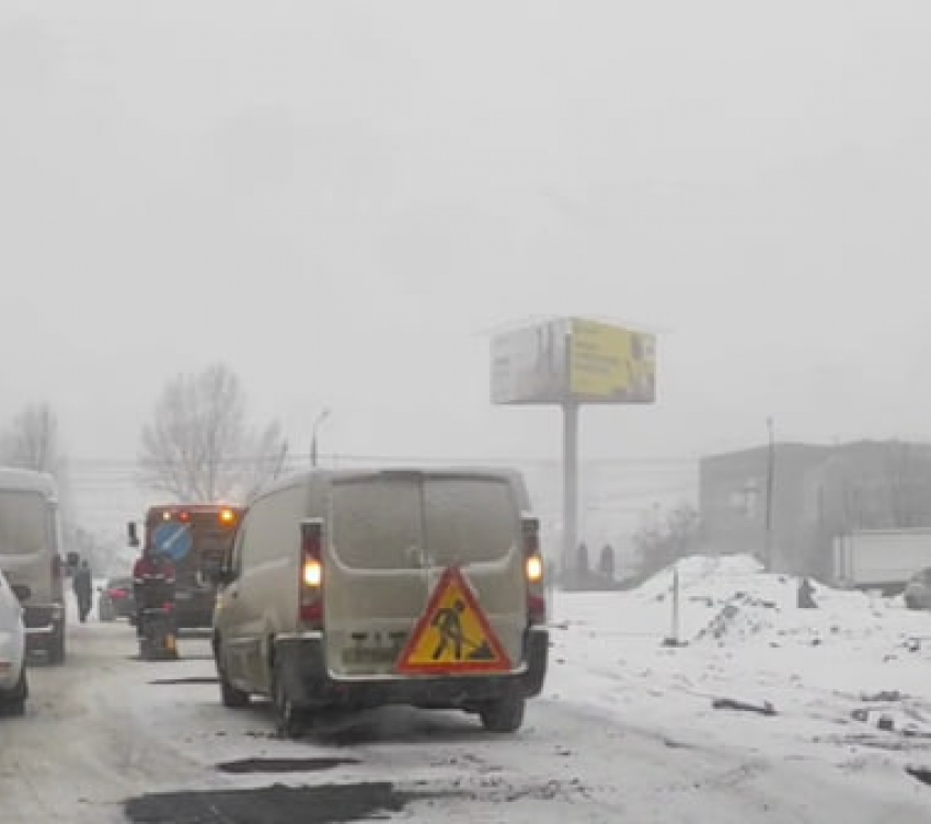 Героические дорожники попали на видео в Воронеже