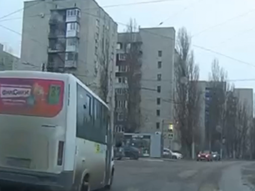 Дерзкий финт маршрутчика вылился в однотысячную неприятность в Воронеже 