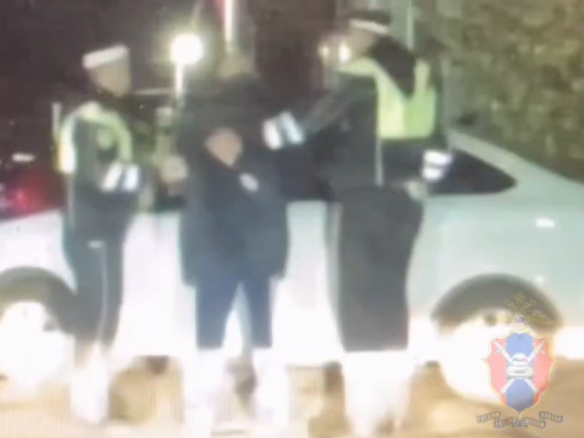 Пьяный рекорд: воронежец еле устоял на ногах при виде полицейских 