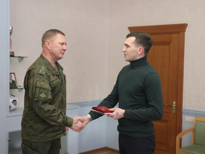 Воронежца наградили за боевые заслуги в зоне СВО